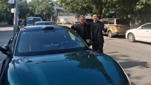永宝网 黄仁勋：我很想买一辆小米汽车！从我认识雷军的第一天起，就知道他会取得非凡成功
